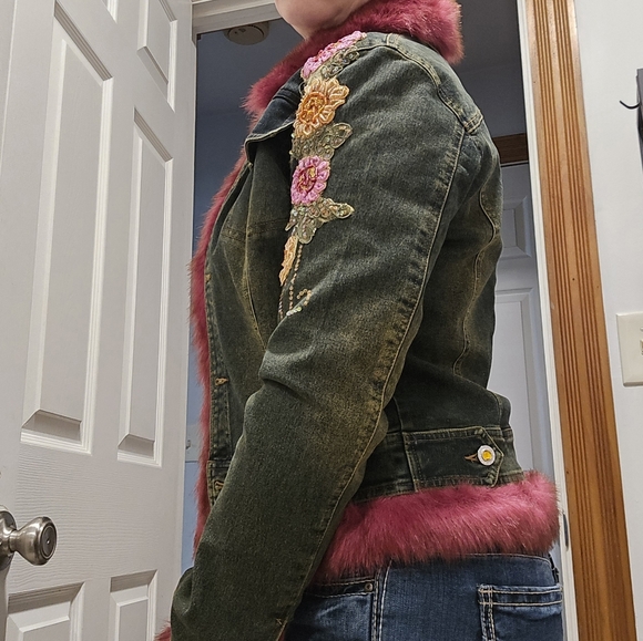 Kaity BoHo Denim jacket with removable lining/fur - Picture 6 of 6